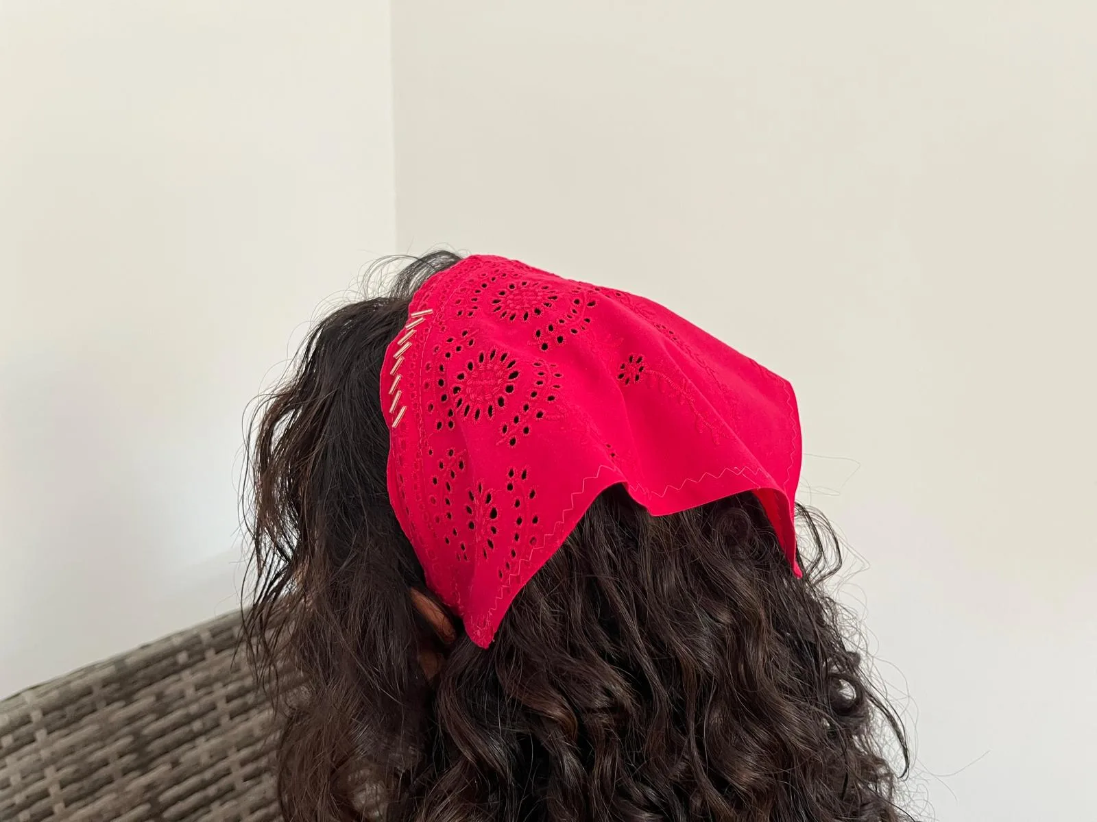 Batic Scurt Roșu cu Broderie Florală